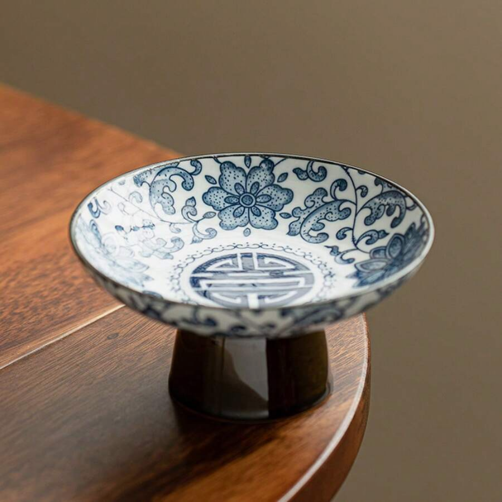 Antique dessert rack with traditional design, small tea plate; A minimalist high tray