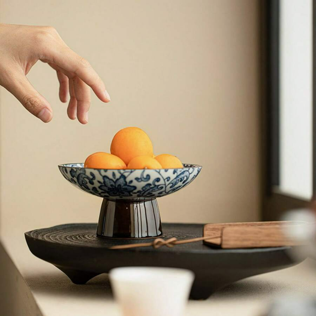Antique dessert rack with traditional design, small tea plate; A minimalist high tray