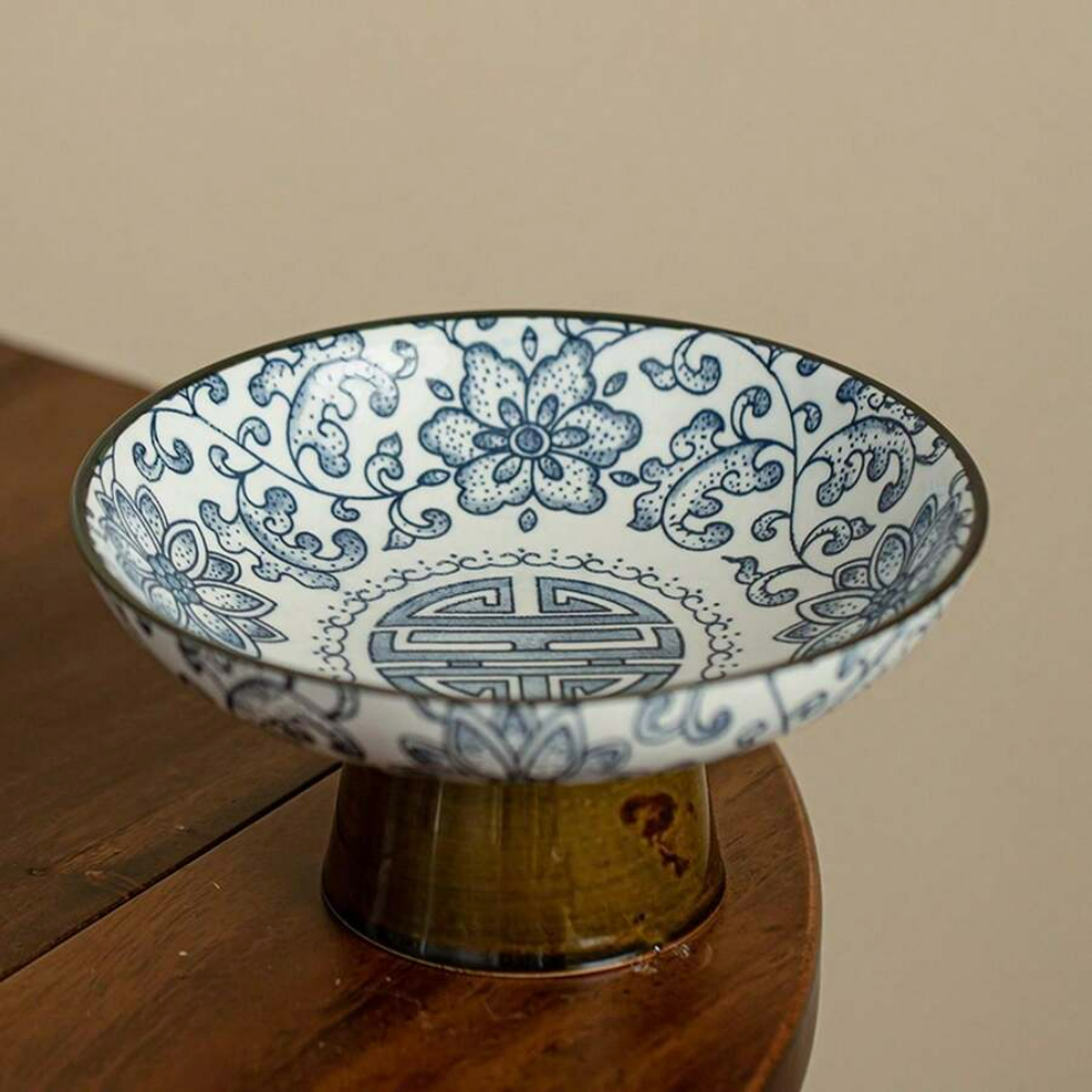 Antique dessert rack with traditional design, small tea plate; A minimalist high tray